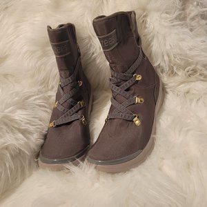 BZees waterproof ankle boots